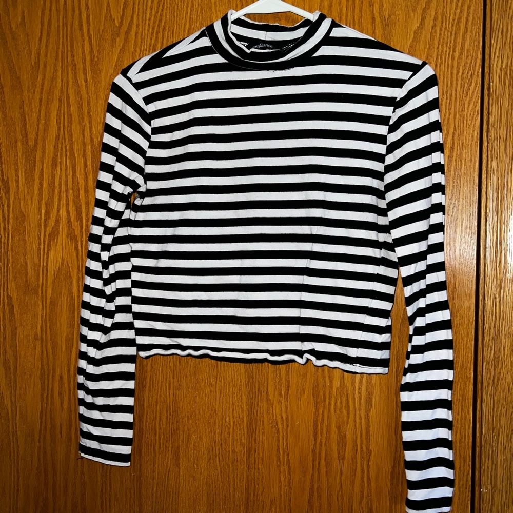 Ambiance Black & White Striped Mock Turtleneck Cropped Long Sleeve Size Large